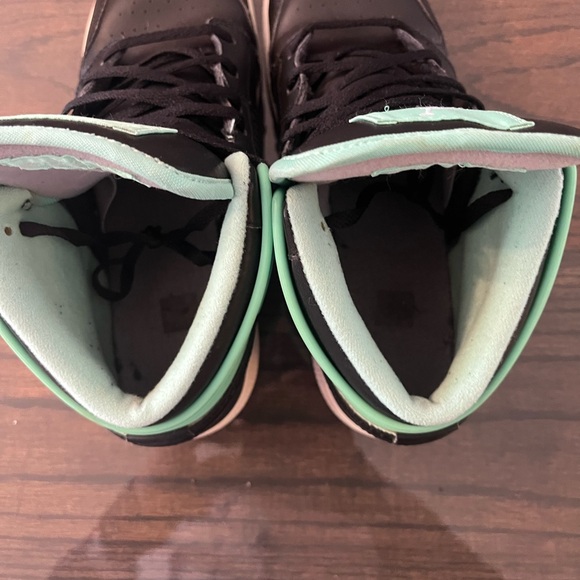 Air Jordan 1 Retro ‘89 ‘Green Glow’ Sneakers - Picture 9 of 12